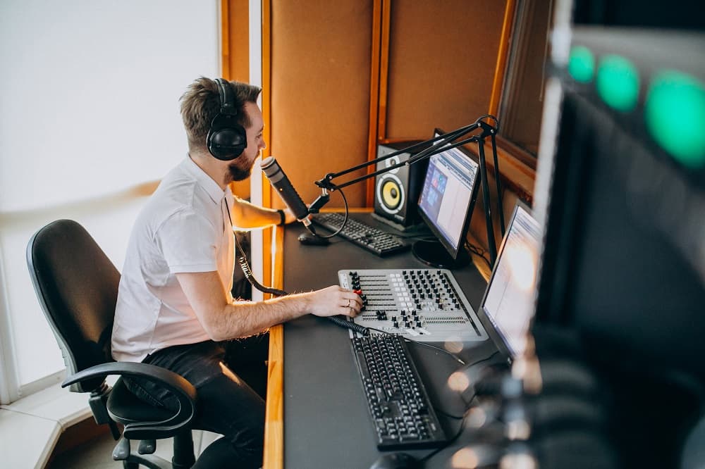 A live one-on-one music production session